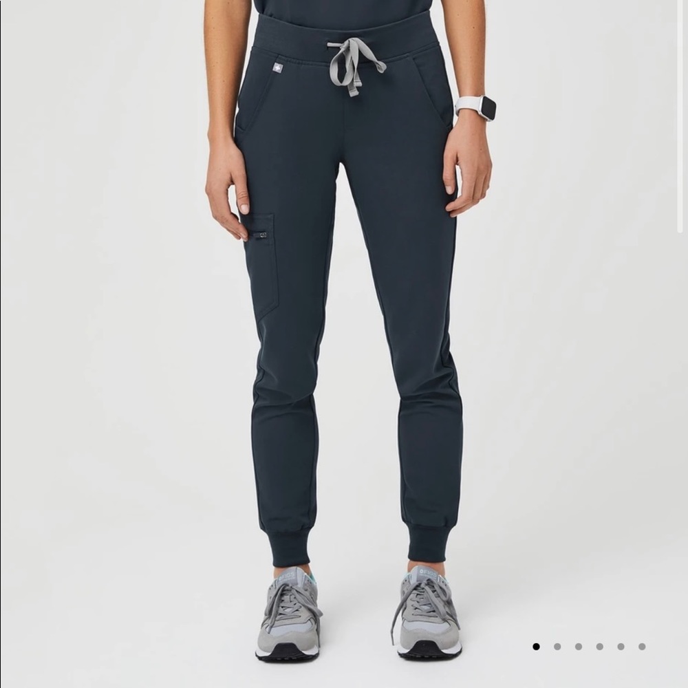 NWT dark harbor figs Zamora jogger